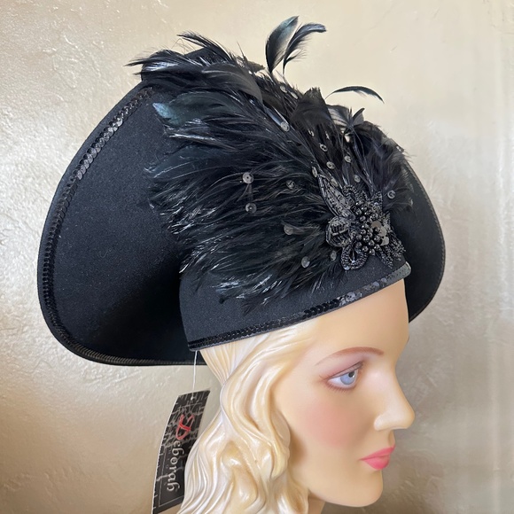 AMAZING NWT DESIGNER 1970s\' BLACK FELT WIDE BRIM HAT + FEATHERS, SEQUINS & BEADS
